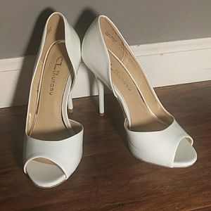 Chinese Laundry White open toe heels. Size 7M